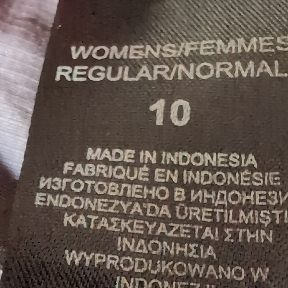 The North Face Women's Dark Brown Bermudas Short Streetwear - Picture 3 of 11